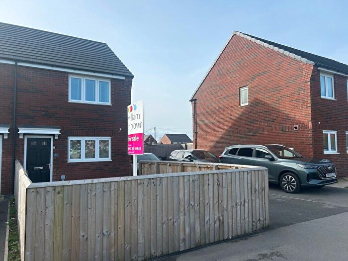 2 Bedroom Semi Detached House For Sale In South Parkway, Seacroft, Leeds, LS14