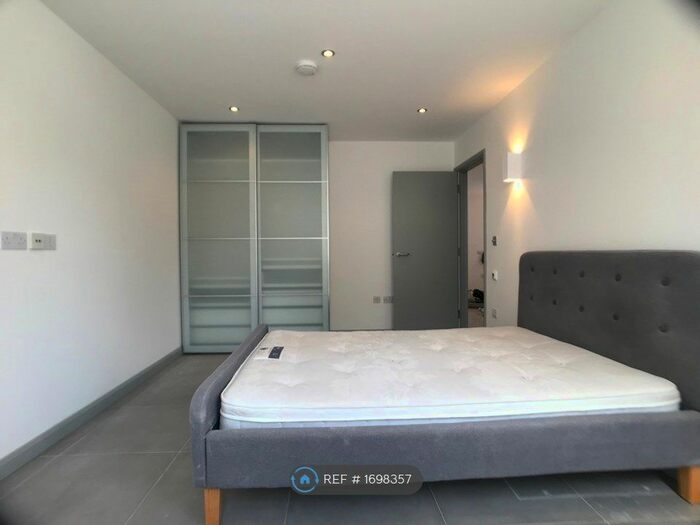 1 Bedroom Flat To Rent In Wandsworth Road, London, SW8