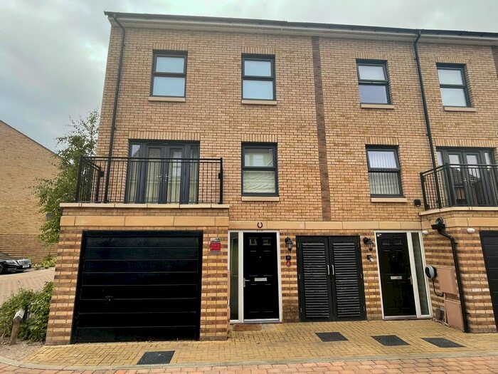 4 Bedroom End Of Terrace House To Rent In Parchment Close, Mitcham, Surrey, CR4