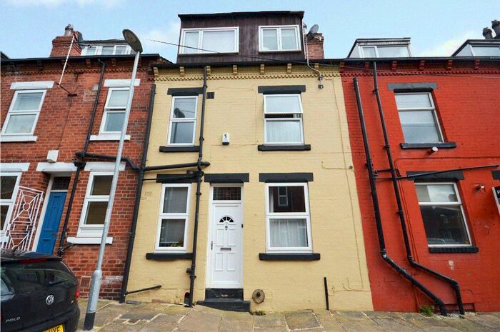 3 Bedroom Apartment To Rent In Vicarage Place, Leeds, West Yorkshire, LS5