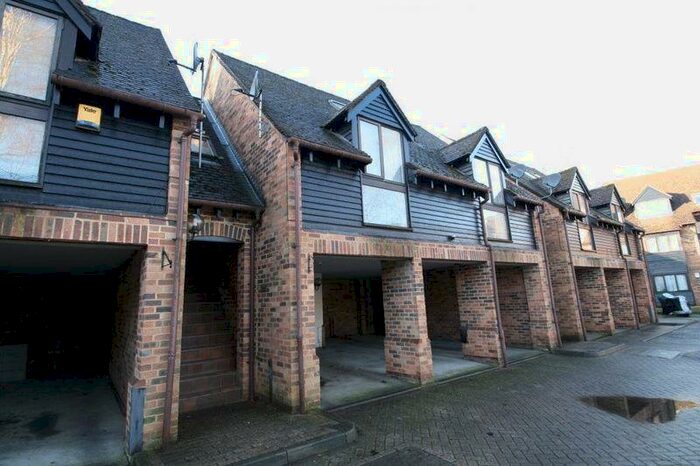 1 Bedroom Flat To Rent In Copyground Court, High Wycombe, HP12