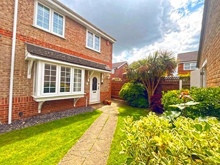 3 Bedroom Semi-Detached House For Sale In Academy Drive, Gillingham, ME7