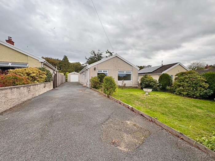 3 Bedroom Bungalow For Sale In Grove Hill Park, Gorslas, Llanelli, SA14