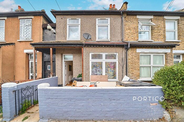4 Bedroom Terraced House To Rent In Roman Road, Ilford, IG1
