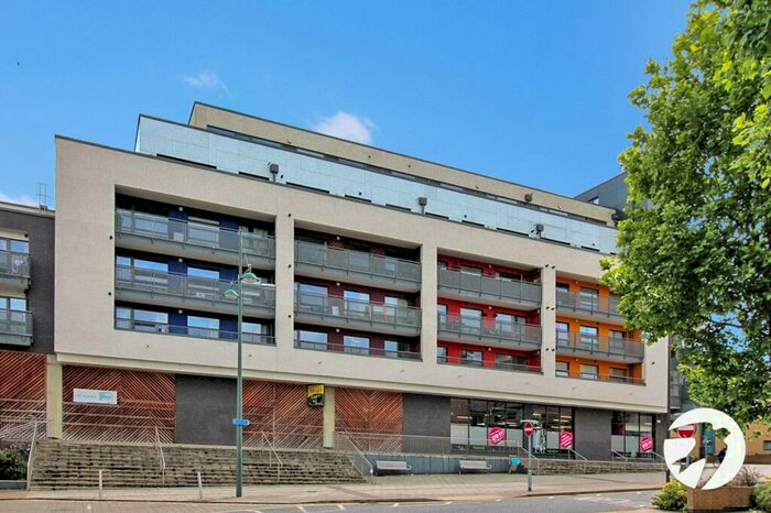 2 Bedroom Flat To Rent In High Street, Erith, Kent, DA8