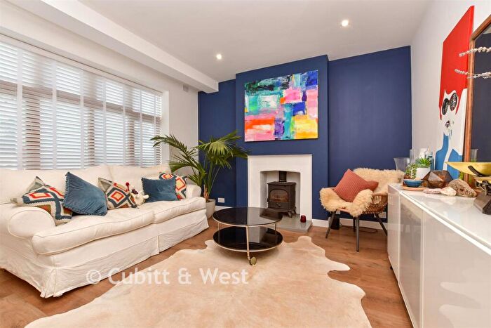 5 Bedroom Detached House For Sale In Kingston Road, Leatherhead, Surrey, KT22