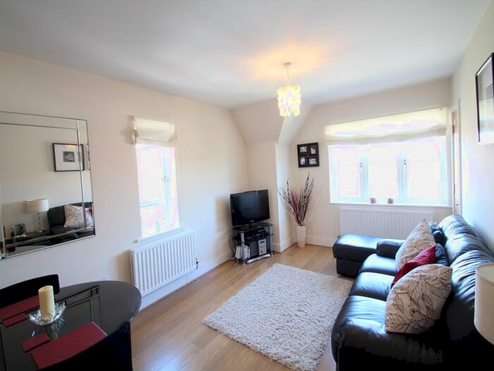 1 Bedroom Flat To Rent In Oxhey Lodge, - Manor Road, Manor Road, Harrow, HA1