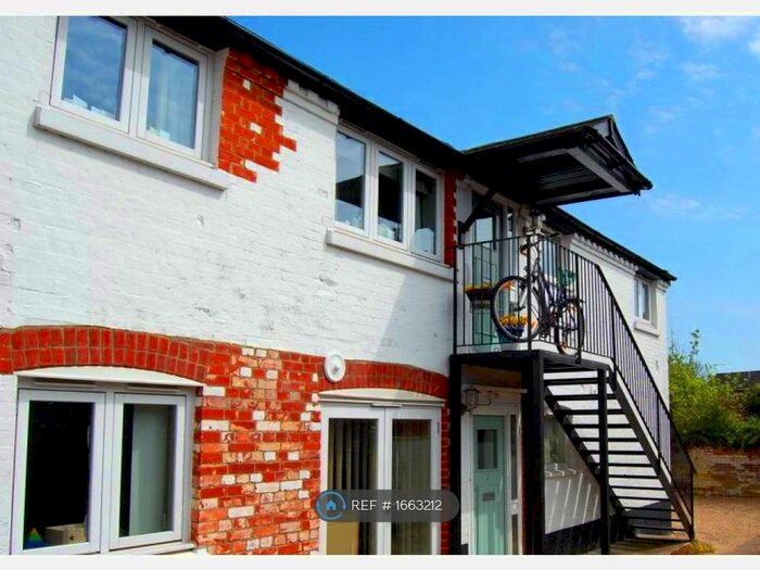 2 Bedroom Flat To Rent In The Street, Woodbridge, IP12