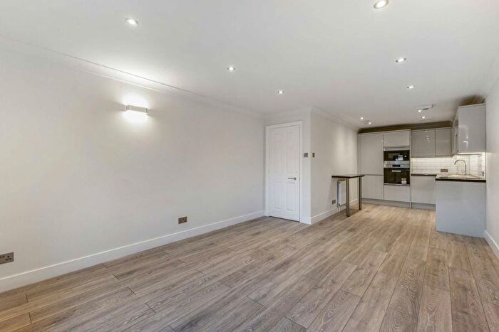 2 Bedroom Flat To Rent In High Road, Whetstone, N20
