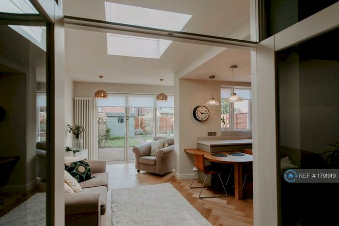 2 Bedroom Flat To Rent In Old Lansdowne Road, Manchester, M20