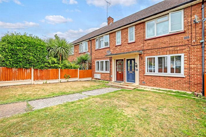 2 Bedroom Maisonette For Sale In Hawthorn Avenue, Brentwood, Essex, CM13