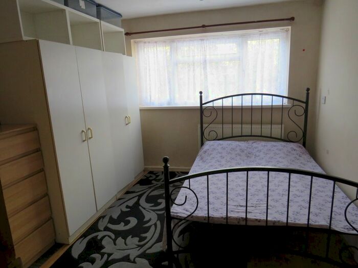 1 Bedroom Flat To Rent In Norwood Gardens, Southall, UB2
