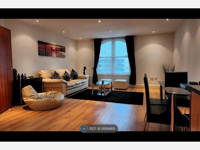 2 Bedroom Flat To Rent In Thames Edge Court, Staines-Upon-Thames, TW18
