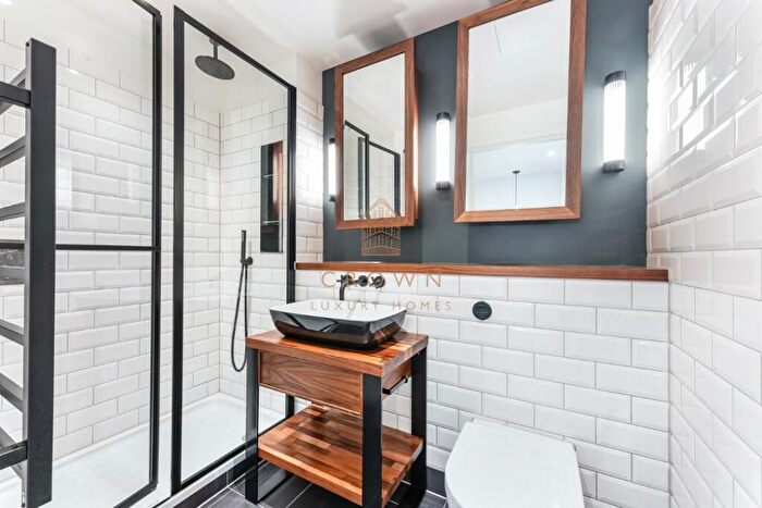 2 Bedroom Apartment To Rent In Merino Gardens, London Dock, E1W