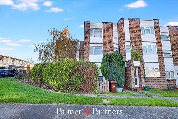2 Bedroom Maisonette For Sale In Windrush Drive, Springfield, Chelmsford, Essex, CM1