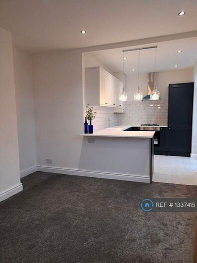 3 Bedroom Semi-Detached House To Rent In Cranworth Street, Stalybridge, SK15