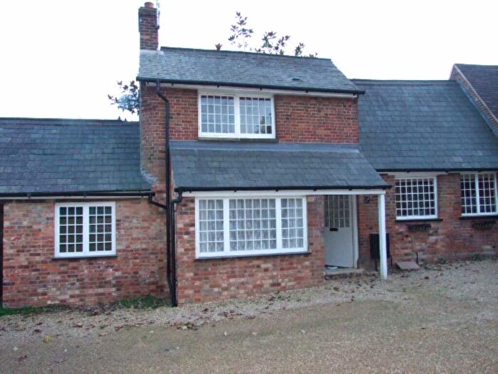 2 Bedroom Cottage To Rent In Rawlings Court, Woburn, MK17