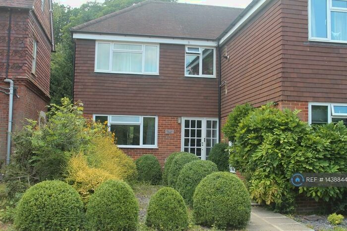 1 Bedroom Flat To Rent In Ranmore Court, Shalford, Guildford, GU4