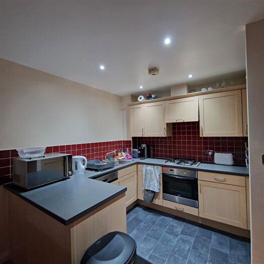 1 Bedroom Flat To Rent In Carisbrooke Road, Leeds, LS16