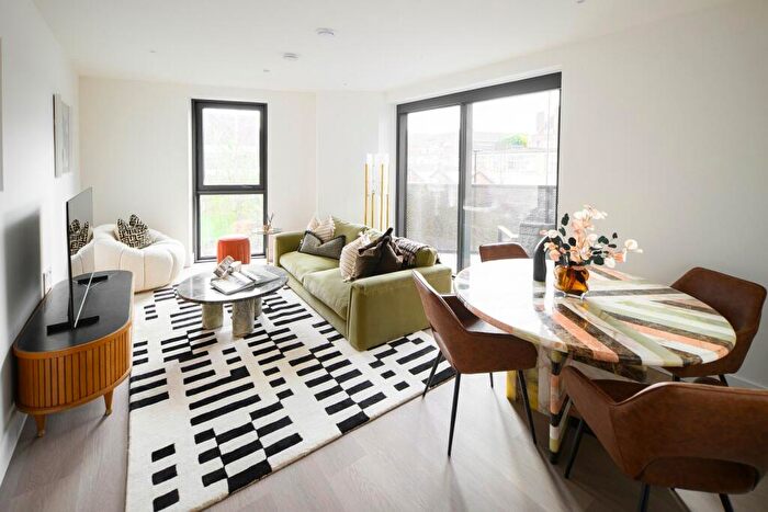 2 Bedroom Apartment For Sale In Pritchards Road, London, E2
