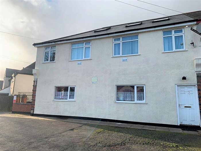 2 Bedroom Flat To Rent In Broadstone Avenue, Walsall, WS3