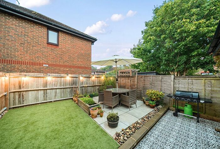 1 Bedroom End Of Terrace House For Sale In Clarence Way, Horley, Surrey, RH6