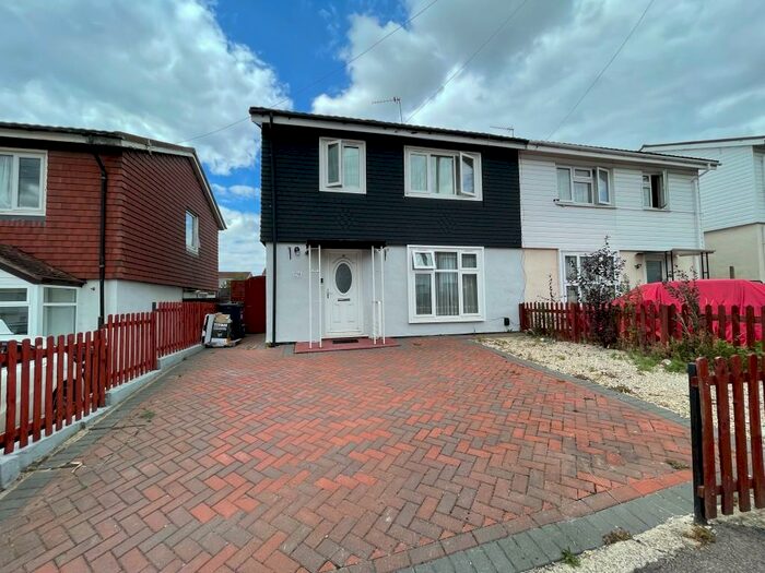 3 Bedroom Semi-Detached House To Rent In Branch Road, Chigwell, Essex, IG6