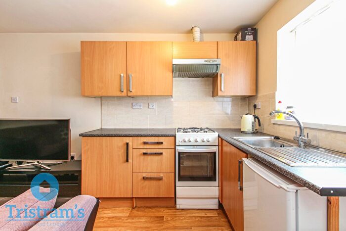 2 Bedroom Flat To Rent In Bramcote Avenue, Beeston, NG9