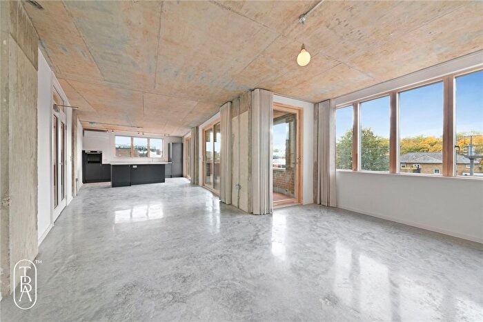 3 Bedroom Flat To Rent In London Lane, London, E8