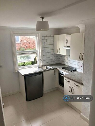 1 Bedroom Flat To Rent In Holdenhurst Road, Bournemouth, BH8