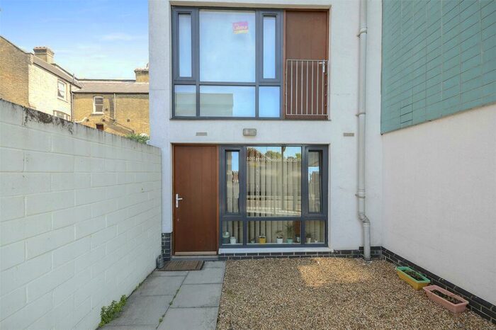 1 Bedroom Flat To Rent In Hales Street, Deptford, London, SE8