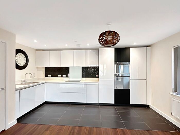 2 Bedroom Flat To Rent In Addenbrookes Road, Trumpington, Cambridge, CB2