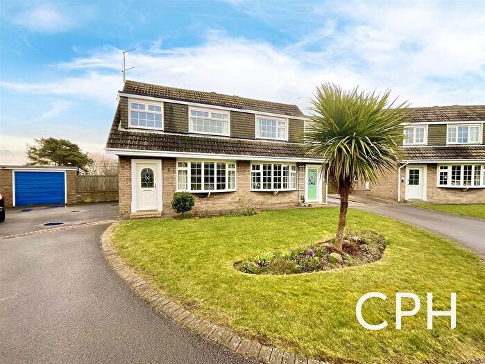 3 Bedroom Semi-Detached House For Sale In Seafield Avenue, Scarborough, YO11