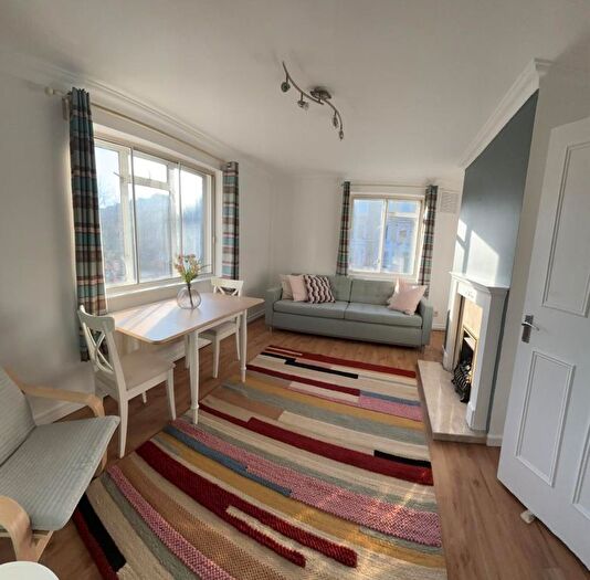 1 Bedroom Flat To Rent In Redcliffe Square, London, SW10