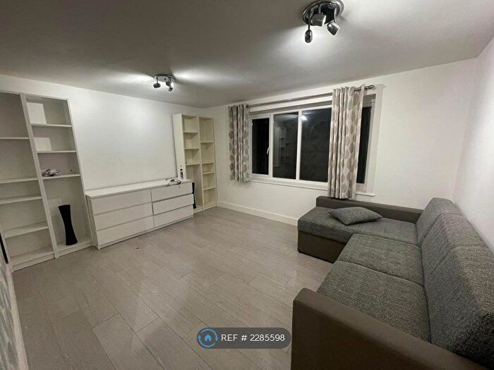 1 Bedroom Flat To Rent In Cheshire Drive, Leavesden, Watford, WD25