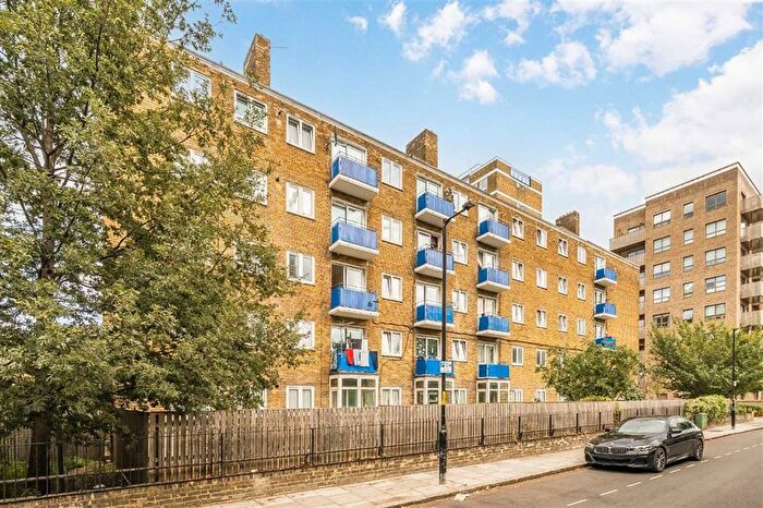 2 Bedroom Flat For Sale In Burbage Close, London Bridge, SE1