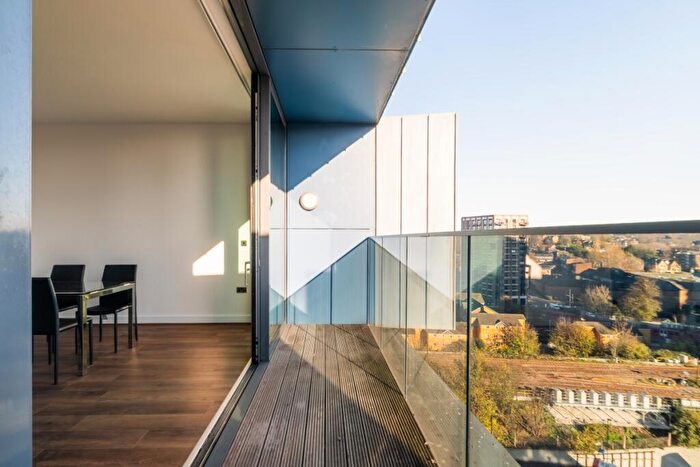 3 Bedroom Flat To Rent In Orwell Court London, SE13