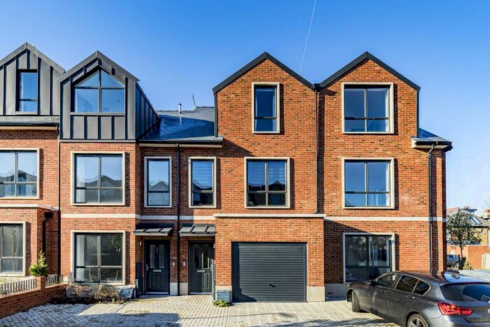 3 Bedroom Property To Rent In Harlow Gardens, Kingston Upon Thames, KT1