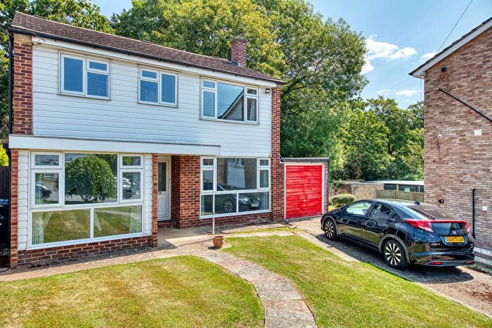 4 Bedroom Detached House To Rent In Gallus Close, Southgate, N21