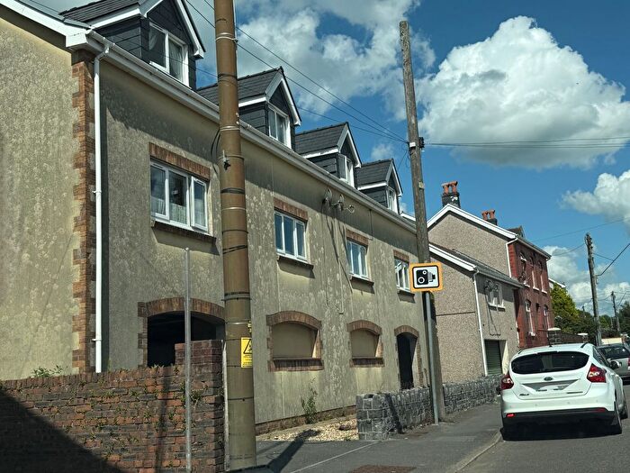 2 Bedroom Flat To Rent In High Street, Ammanford, SA18