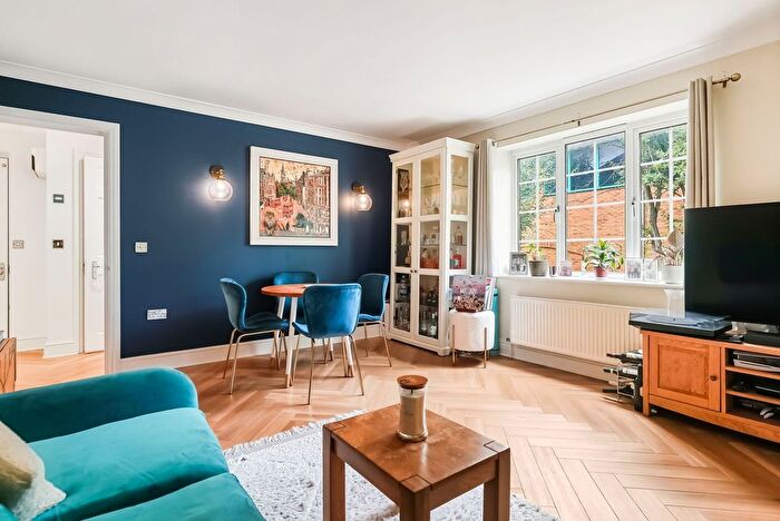 2 Bedroom Flat For Sale In Bewley Street, London, SW19