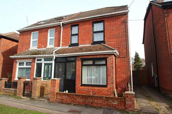 3 Bedroom Semi-Detached House For Sale In Waverley Avenue, Netley Abbey, Southampton, Hampshire, SO31