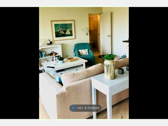 2 Bedroom Flat To Rent In Windsor Court, Bristol, BS8