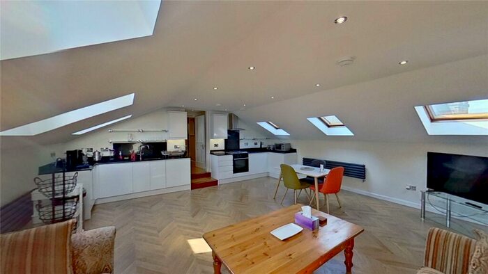 3 Bedroom Flat To Rent In Cockburn Street, Edinburgh, Midlothian, EH1