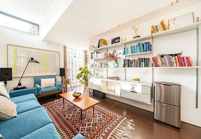 2 Bedroom End Of Terrace House For Sale In Voss Street, Tower Hamlets, London, E2