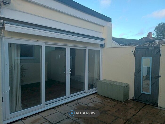 2 Bedroom Bungalow To Rent In Ash Hill Road, Torquay, TQ1