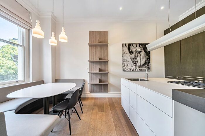 2 Bedroom Flat For Sale In Queen's Gate, South Kensington, SW7 - Photo 2