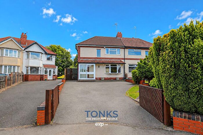 3 Bedroom Semi-Detached House For Sale In Newlands Drive, Halesowen, B62