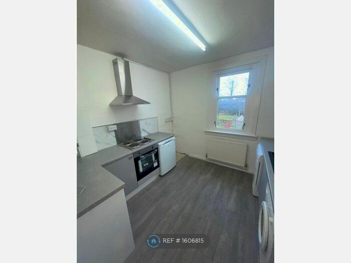 3 Bedroom Flat To Rent In Muirfield Road, Stenhousemuir, Larbert, FK5