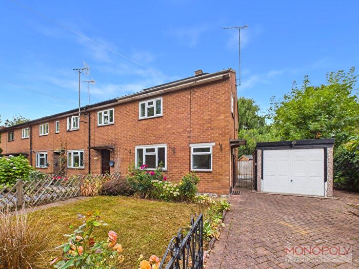 3 Bedroom End Of Terrace House For Sale In Castle Close, Pulford, CH4